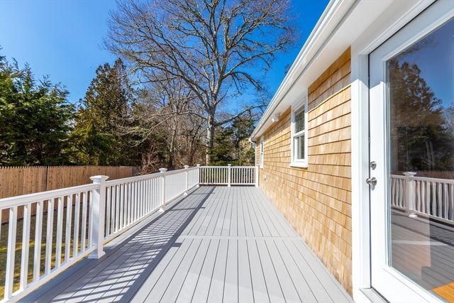 24 Weatherglass Ln, Falmouth, MA 02536