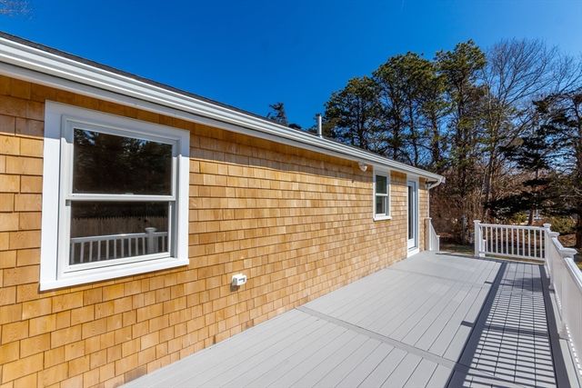 24 Weatherglass Ln, Falmouth, MA 02536