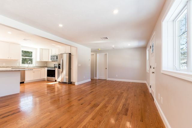 24 Weatherglass Ln, Falmouth, MA 02536