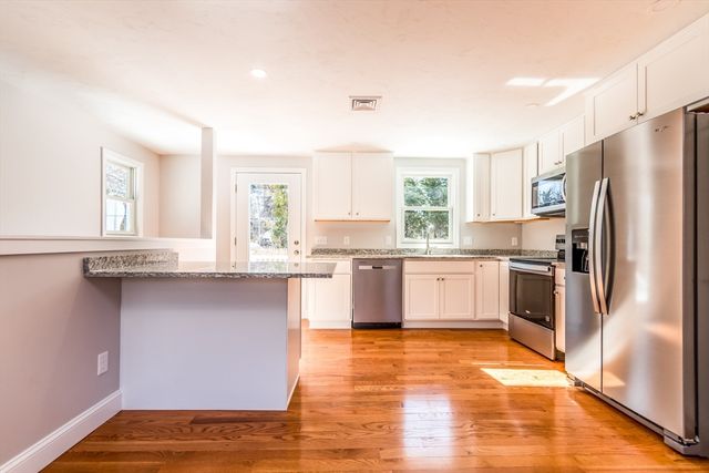 24 Weatherglass Ln, Falmouth, MA 02536