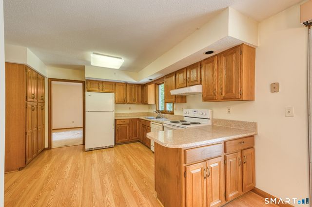 170 Garnet Lane, South Windsor, CT 06074