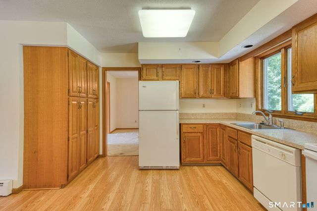170 Garnet Lane, South Windsor, CT 06074