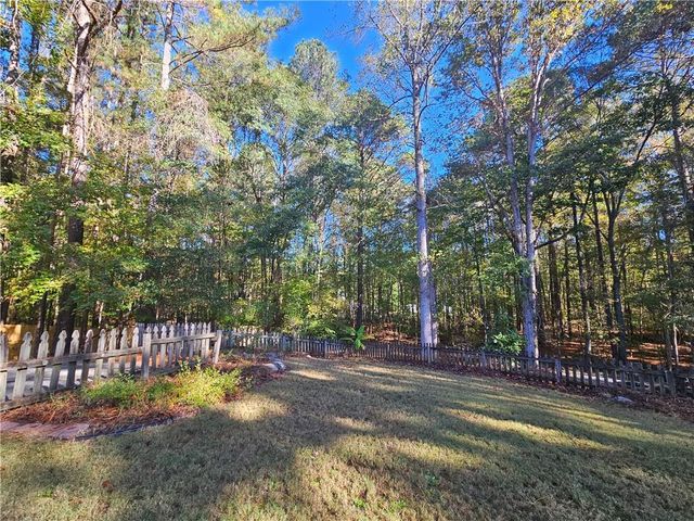 140 Rockglen Court, Fayetteville, GA 30215