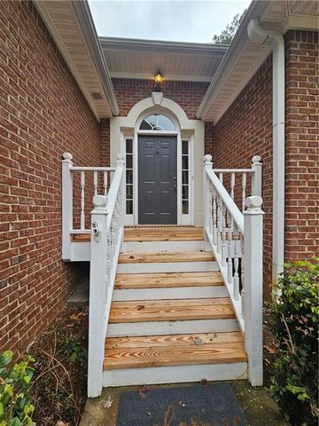 140 Rockglen Court, Fayetteville, GA 30215