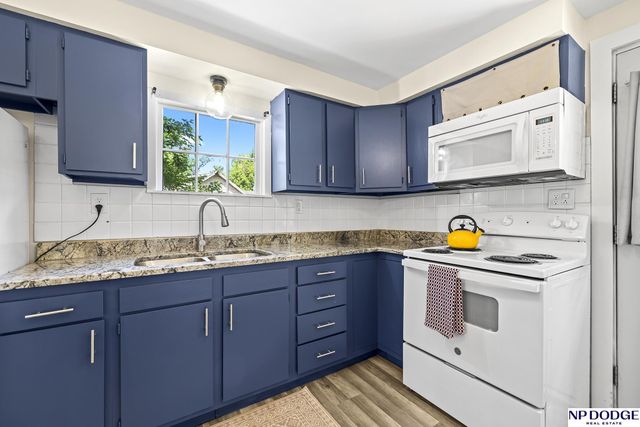 6160 Charles Street, Omaha, NE 68132