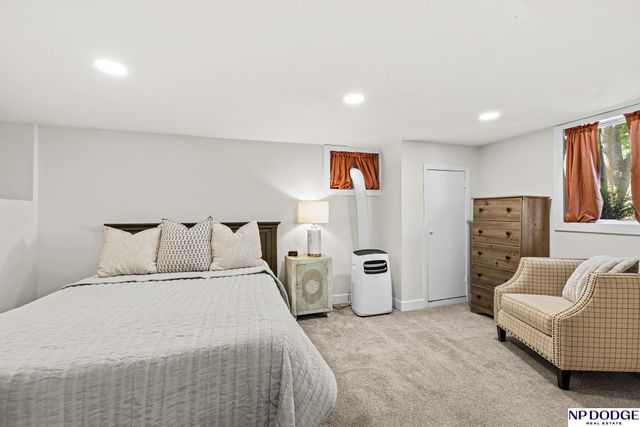 6160 Charles Street, Omaha, NE 68132
