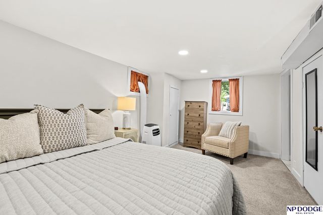 6160 Charles Street, Omaha, NE 68132