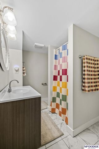 6160 Charles Street, Omaha, NE 68132