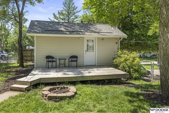 6160 Charles Street, Omaha, NE 68132