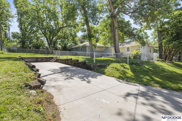 6160 Charles Street, Omaha, NE 68132