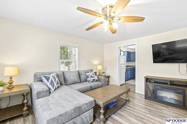 6160 Charles Street, Omaha, NE 68132