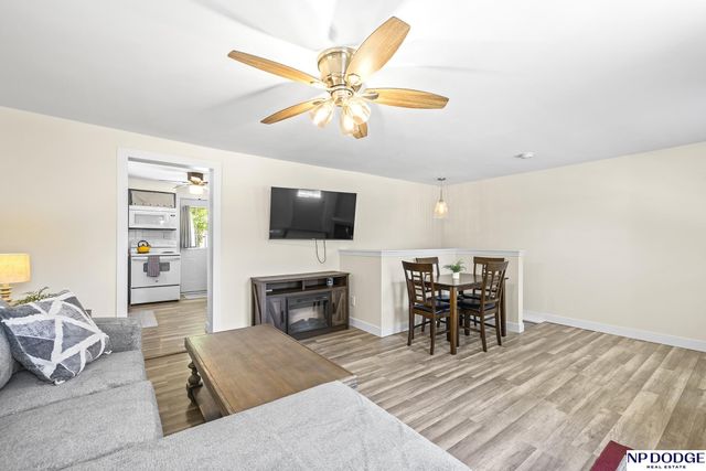 6160 Charles Street, Omaha, NE 68132