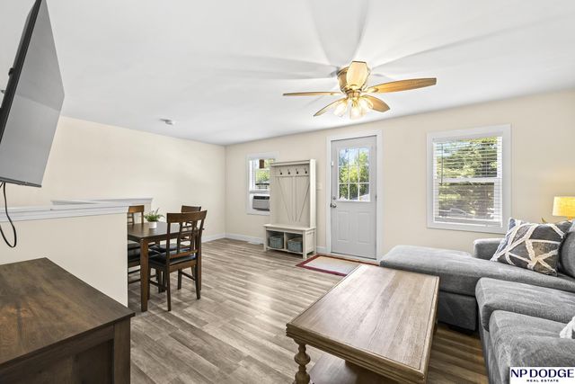 6160 Charles Street, Omaha, NE 68132