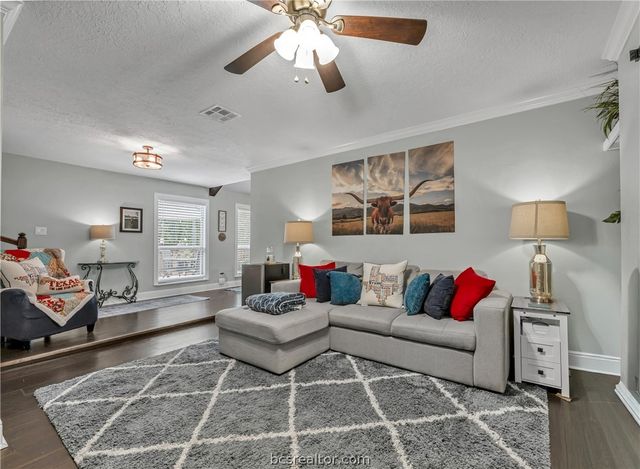 502 West Fawn Street, Caldwell, TX 77836