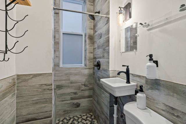 614 N Troy Street 2, Chicago, IL 60612