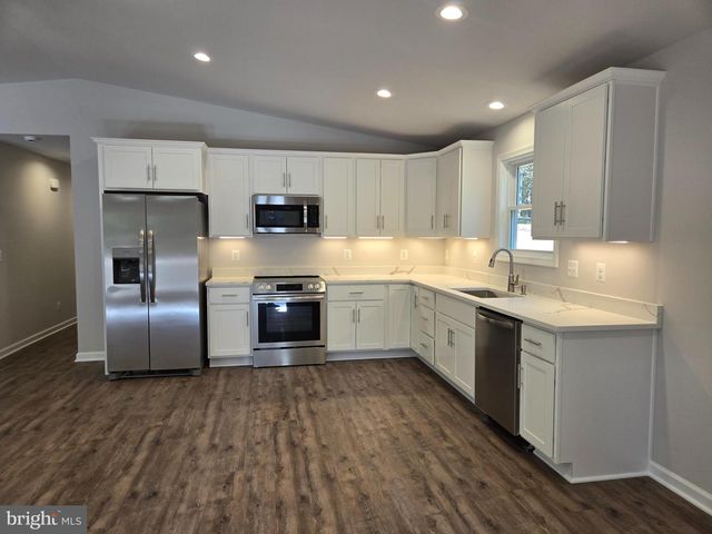 211 DOGWOOD FARM RD, Front Royal, VA 22630