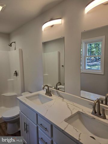 211 DOGWOOD FARM RD, Front Royal, VA 22630