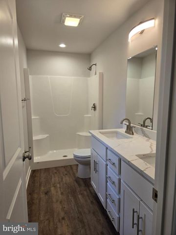 211 DOGWOOD FARM RD, Front Royal, VA 22630