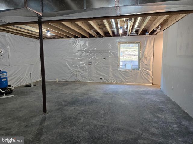 211 DOGWOOD FARM RD, Front Royal, VA 22630