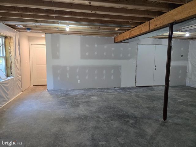 211 DOGWOOD FARM RD, Front Royal, VA 22630