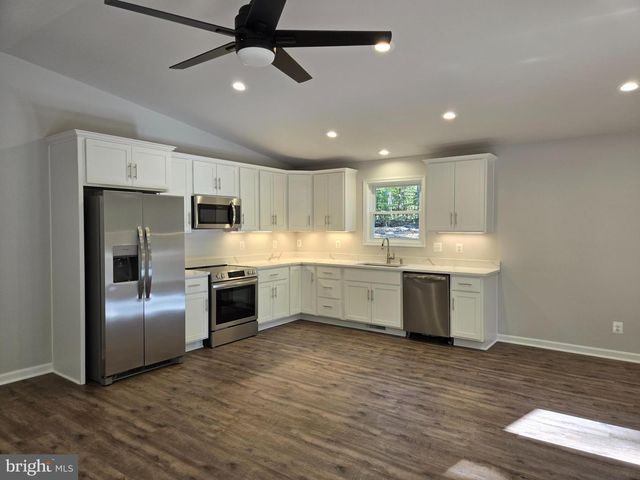 211 DOGWOOD FARM RD, Front Royal, VA 22630