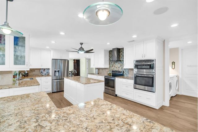 1100 FRIENDLY WAY S, St Petersburg, FL 33705