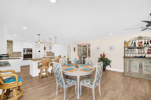 1100 FRIENDLY WAY S, St Petersburg, FL 33705