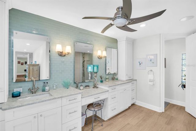 1100 FRIENDLY WAY S, St Petersburg, FL 33705