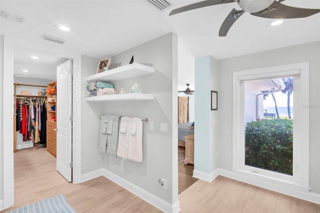 1100 FRIENDLY WAY S, St Petersburg, FL 33705