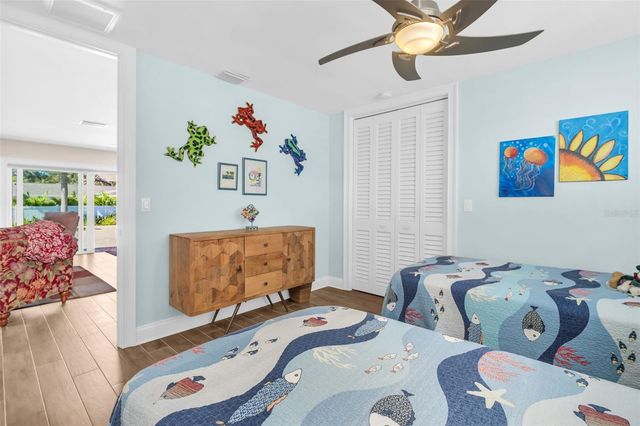 1100 FRIENDLY WAY S, St Petersburg, FL 33705