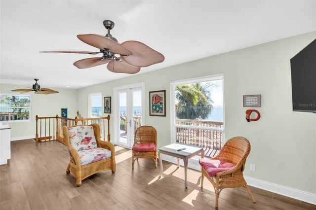 1100 FRIENDLY WAY S, St Petersburg, FL 33705