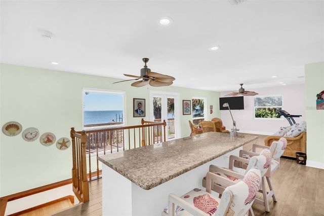 1100 FRIENDLY WAY S, St Petersburg, FL 33705