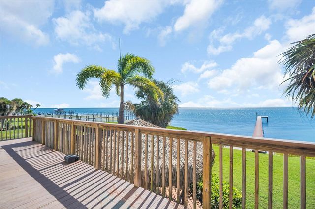 1100 FRIENDLY WAY S, St Petersburg, FL 33705