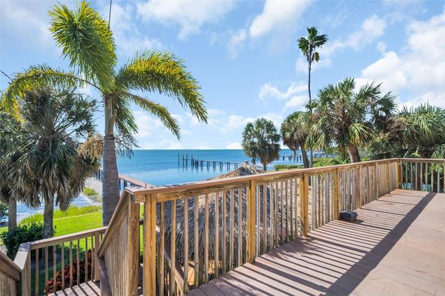 1100 FRIENDLY WAY S, St Petersburg, FL 33705