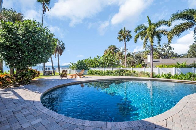 1100 FRIENDLY WAY S, St Petersburg, FL 33705