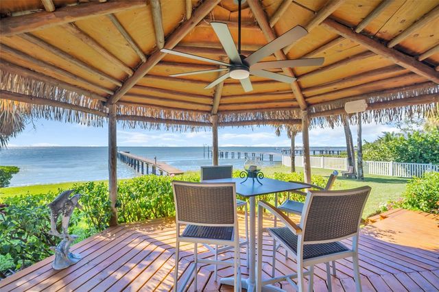 1100 FRIENDLY WAY S, St Petersburg, FL 33705