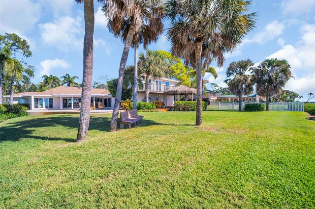 1100 FRIENDLY WAY S, St Petersburg, FL 33705