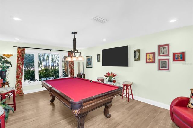 1100 FRIENDLY WAY S, St Petersburg, FL 33705