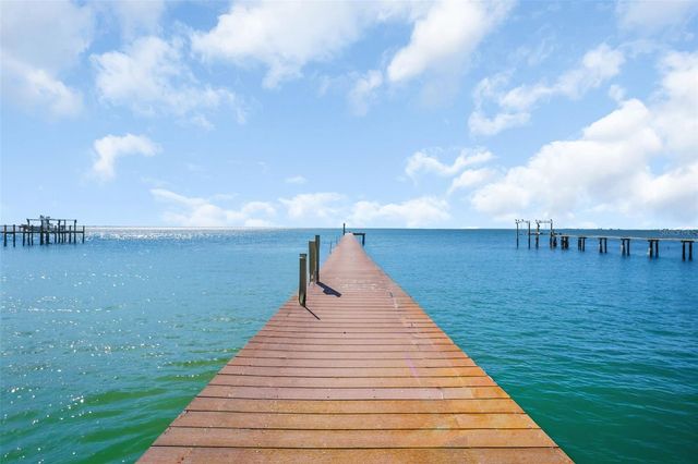 1100 FRIENDLY WAY S, St Petersburg, FL 33705