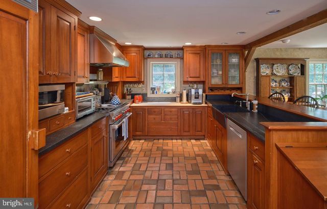 5960 HONEY HOLLOW RD, Doylestown, PA 18902