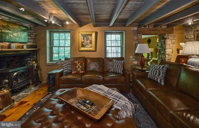 5960 HONEY HOLLOW RD, Doylestown, PA 18902