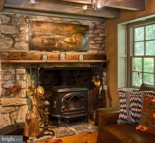 5960 HONEY HOLLOW RD, Doylestown, PA 18902
