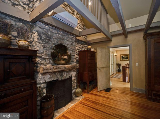 5960 HONEY HOLLOW RD, Doylestown, PA 18902