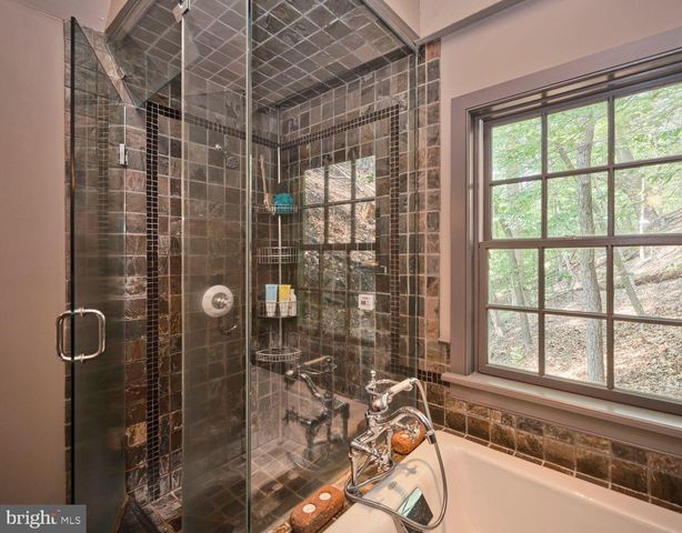 5960 HONEY HOLLOW RD, Doylestown, PA 18902