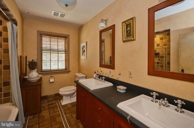 5960 HONEY HOLLOW RD, Doylestown, PA 18902