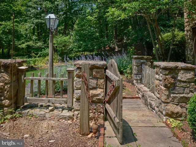 5960 HONEY HOLLOW RD, Doylestown, PA 18902