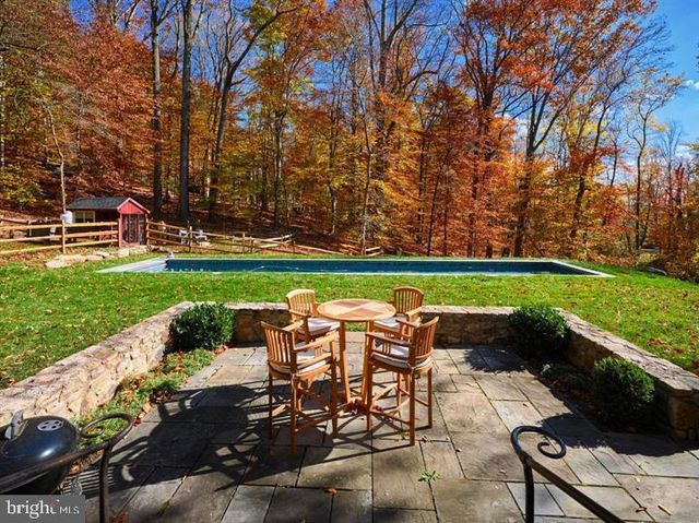 5960 HONEY HOLLOW RD, Doylestown, PA 18902