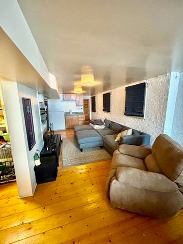 1640 W Melrose Street, Chicago, IL 60657