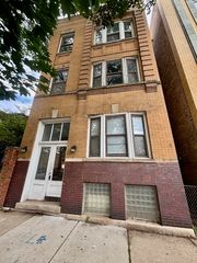 1640 W Melrose Street, Chicago, IL 60657