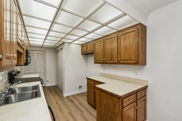 8731 Sawyer Brown Rd, Nashville, TN 37221